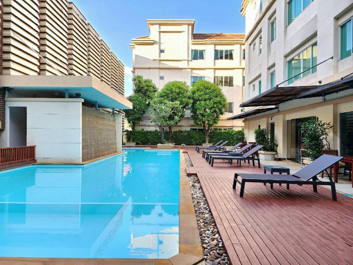 Avion Hotel Bangkok Exteriör bild