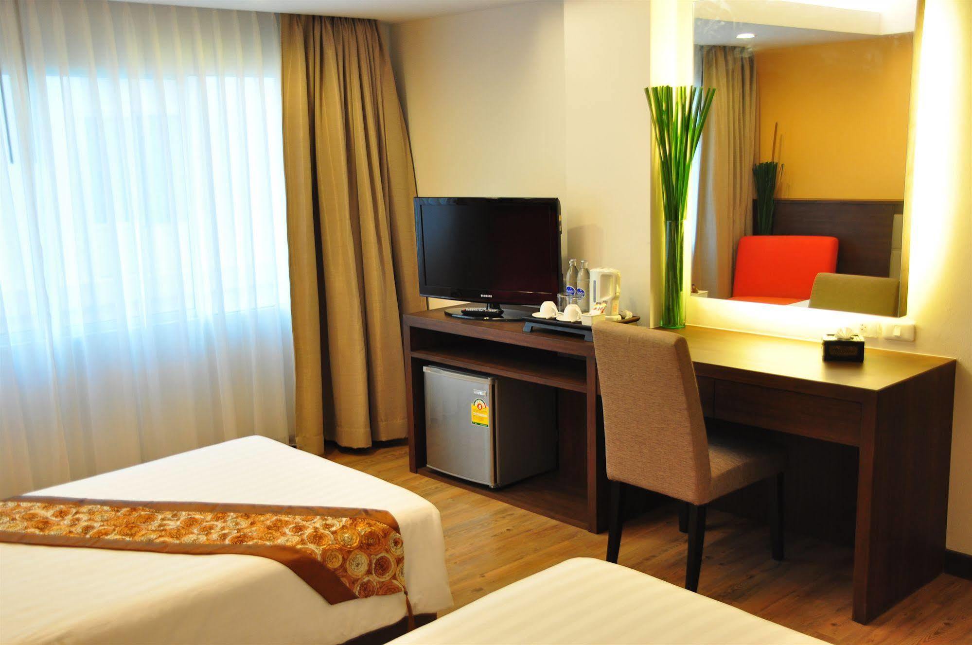 Avion Hotel Bangkok Exteriör bild