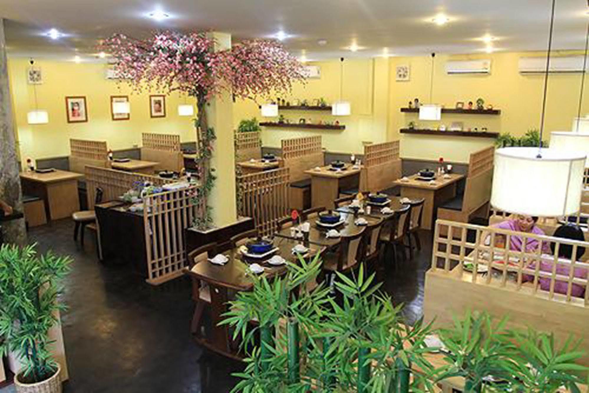 Avion Hotel Bangkok Exteriör bild