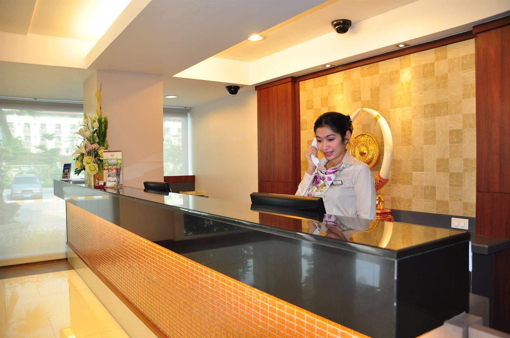 Avion Hotel Bangkok Exteriör bild